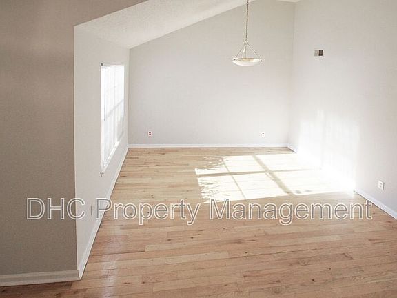 4th image of 5514 Lofwood Ln