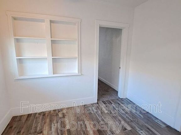 4th image of 958 N Farris Ave