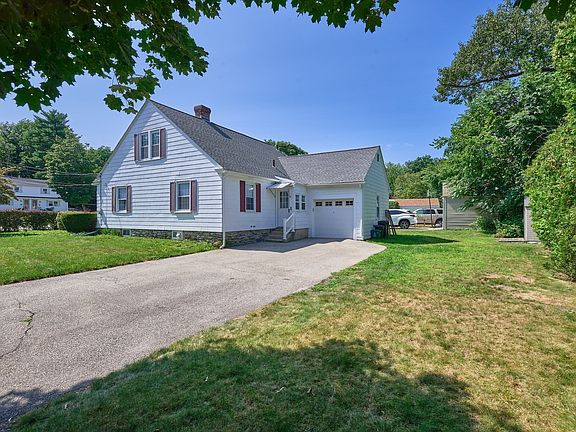 2nd image of 422 Mill St