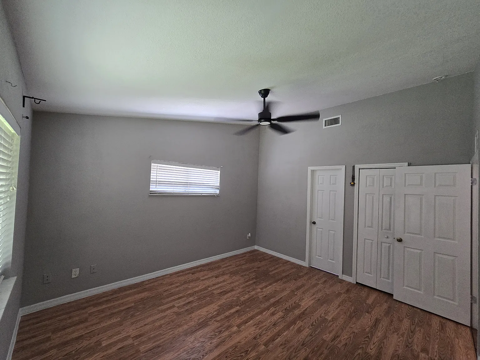 3 bed, 1300 sqft, $2,500 — Photo 3