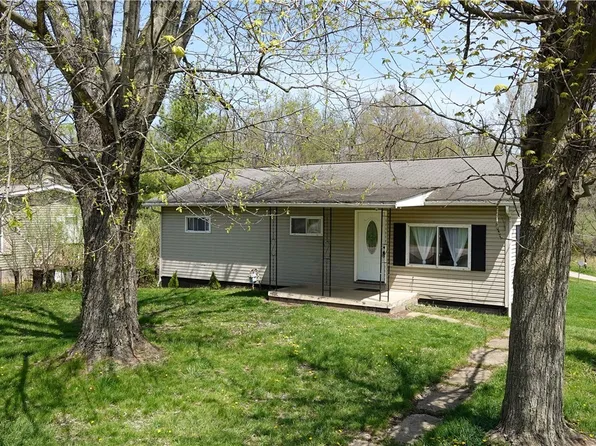 207 Maplewood Dr, Cadiz, OH 43907