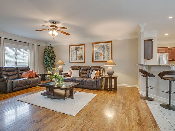 4th image of 3313 Goddard Ct