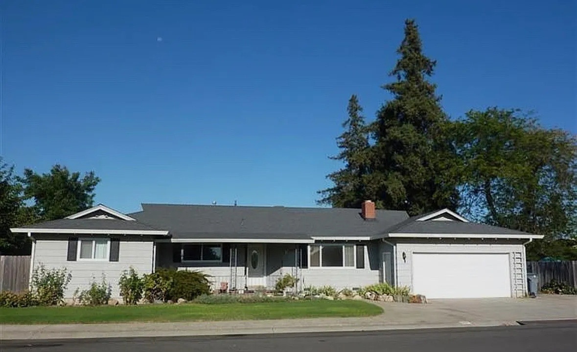 4 bed, 2066 sqft, $2,695 — Photo 1