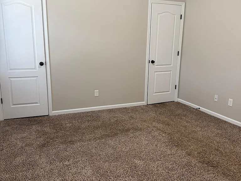 130 Caledonia Dr — Photo 15