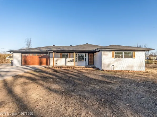 1907 Catcher Rd, Van Buren, AR 72956