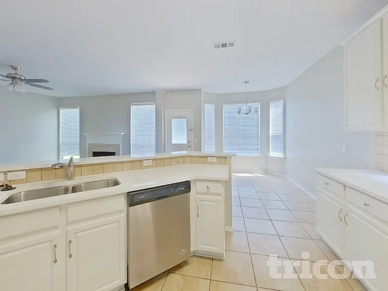 4504 Vista Meadows Dr — Photo 7