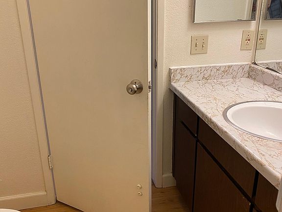 4th image of 4551 Lafayette St #28