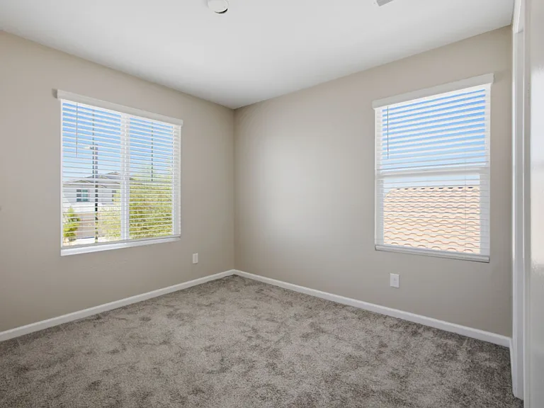 17851 W Daley Ln — Photo 10
