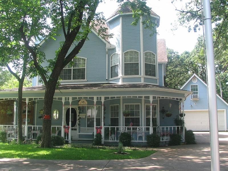 1st image of 1120 W Park Row Dr