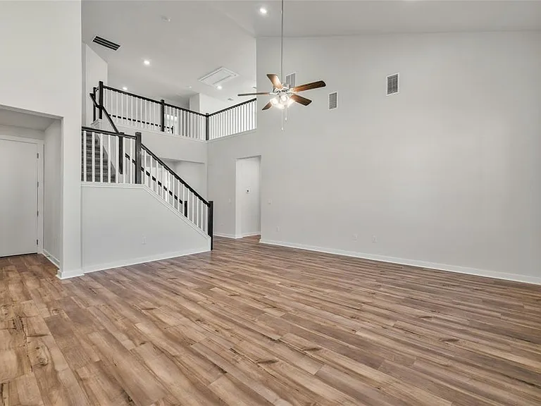 113 Shadow Oak Cv — Photo 7