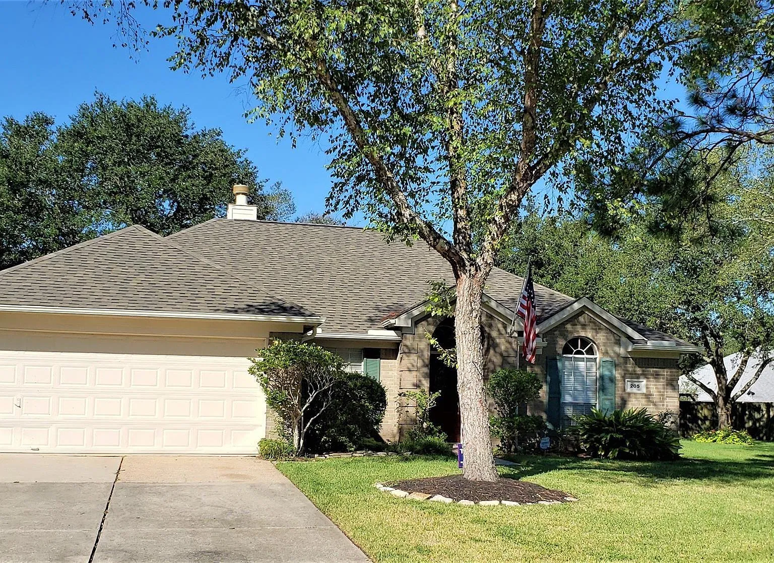 3 bed, 2.0 bath, 1970 sqft, $2,200 — Photo 1
