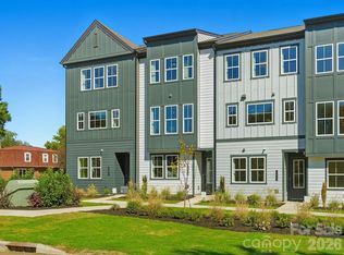 1331 Sandstar Ln, Charlotte, NC 28226