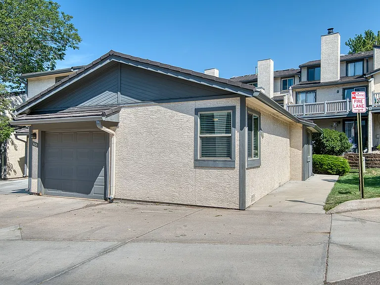 4618 Excalibur Ct — Photo 31