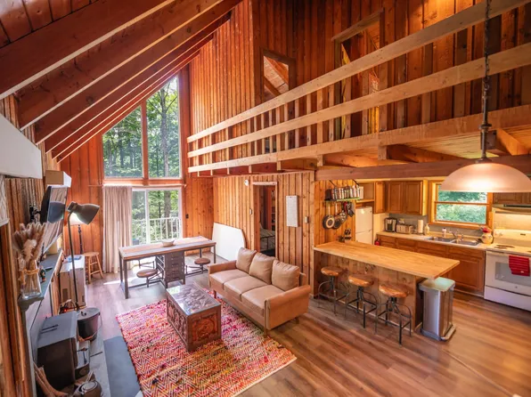 30 Howes Loop, Wilmington, VT 05363