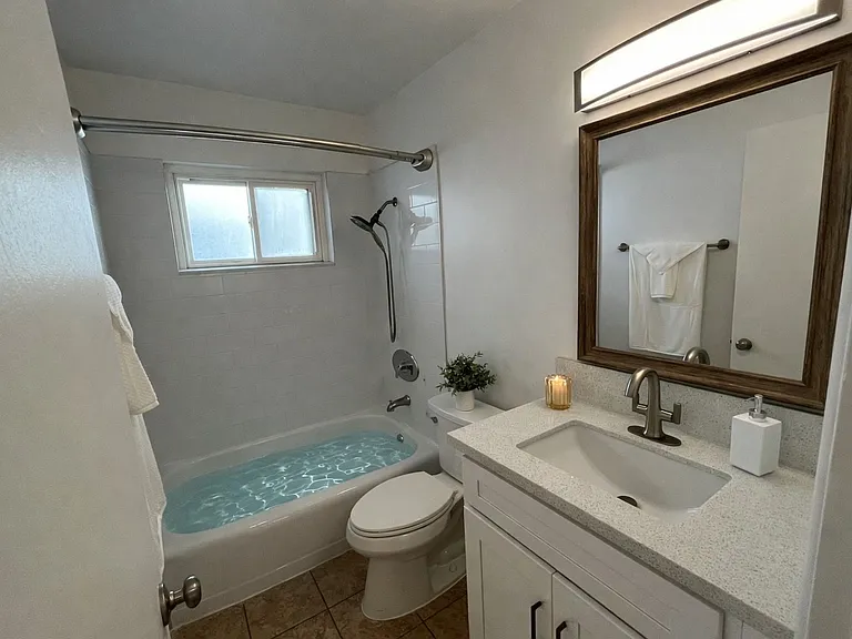 445 E Magnolia Blvd — Photo 10