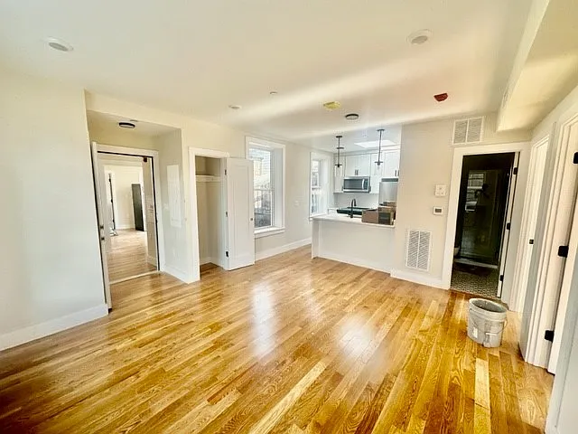 Building Photo - 64 N Margin St #2R