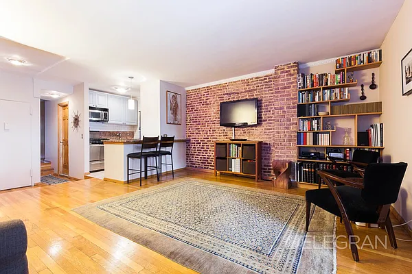 Sold by (Legacy) Elegran | media 24