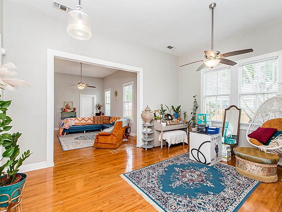 3rd image of 1054 Jackson St
