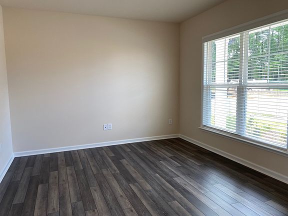 3rd image of 4725 Winnipesaukee Ln