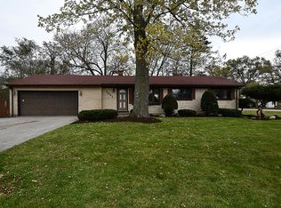 1851 Elizabeth Ln, Aurora, IL 60505