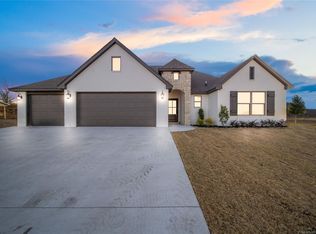 2600 S Piguet Ln, Claremore, OK 74019