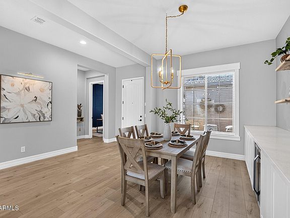 5th image of 992 E PARKVIEW Drive