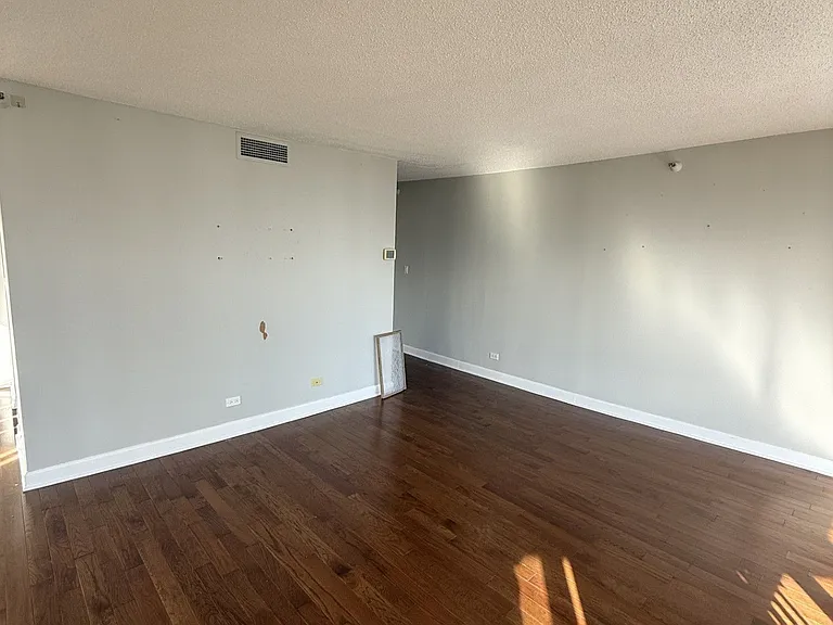 10 E Ontario Condos — Photo 13