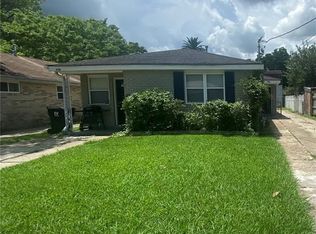 8 Lyndell Ct, Chalmette, LA 70043