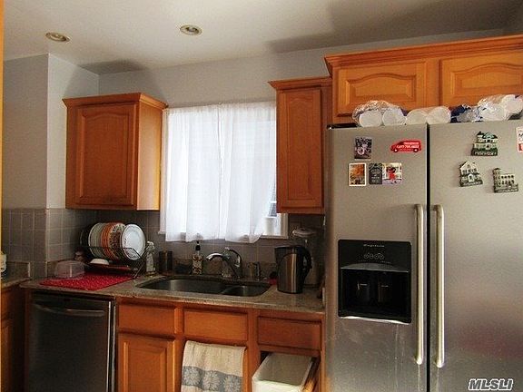 5th image of 32 Emerson Ave #B