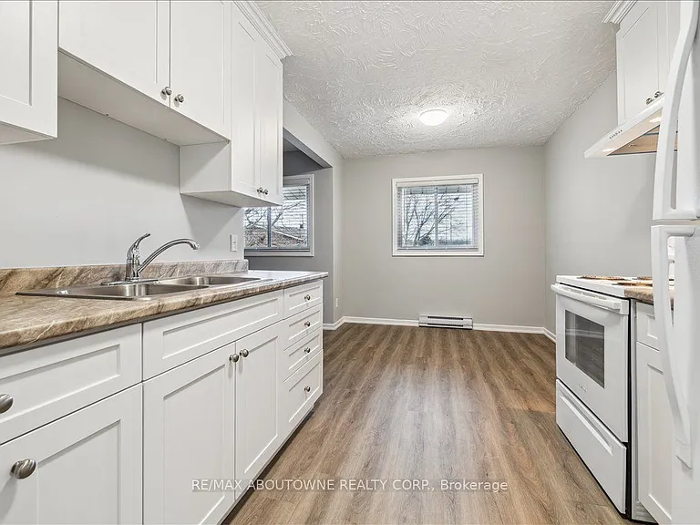 2350 Queensway Dr #3 — Photo 16