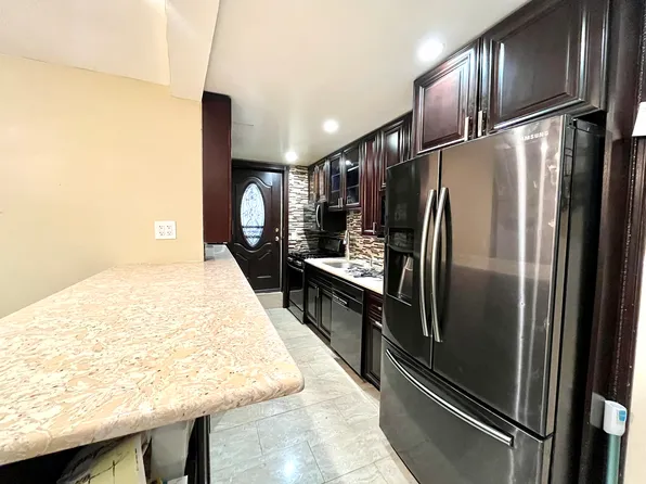 494 Putnam Avenue image 1 of 9