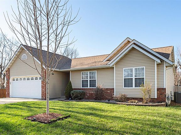 2nd image of 2308 Holiday Ln