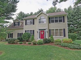 8 W Sky Ln, Clifton Park, NY 12065