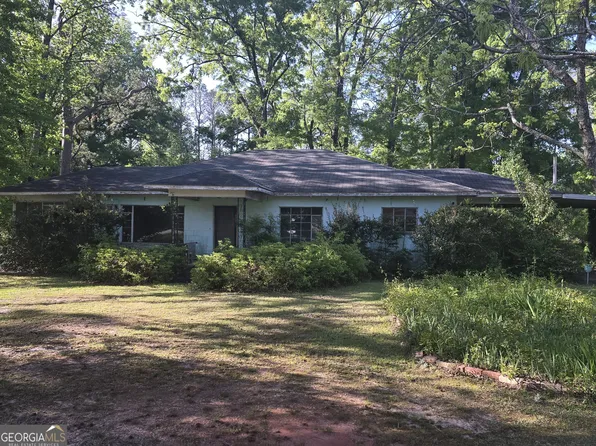 826 E McCarty St, Sandersville, GA 31082