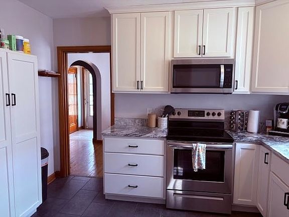 4th image of 207 Locust St