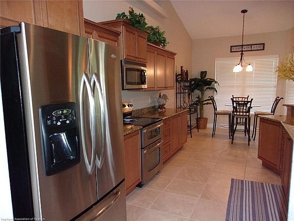 4th image of 577 Sunset Pointe Dr