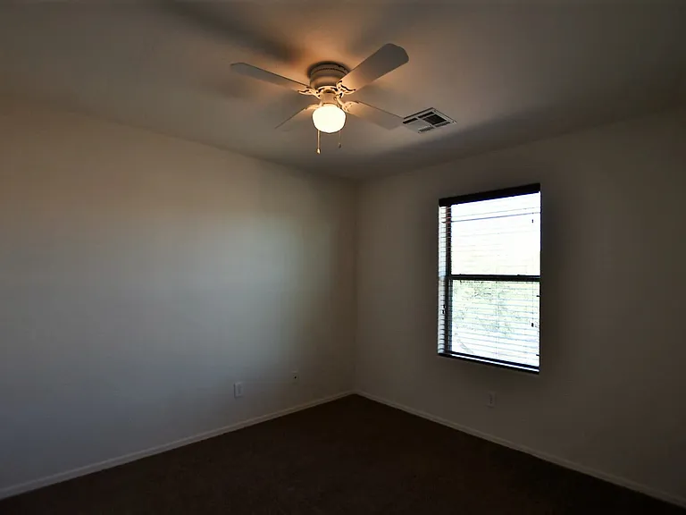 3828 S Vineyard Ave — Photo 10