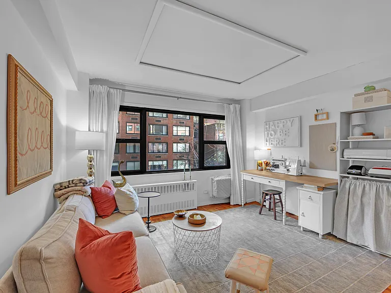335 E 51st St #3C — Photo 3