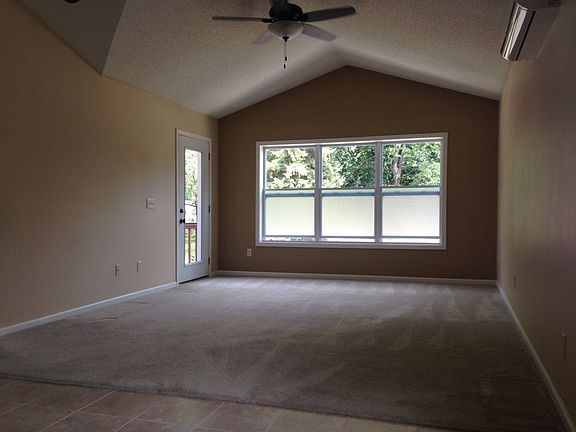 3rd image of 838 Greta Ln