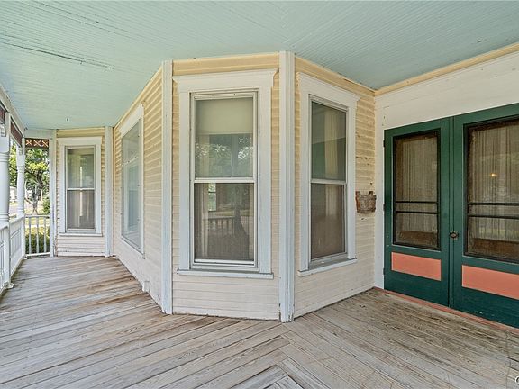2nd image of 204 N Lake St