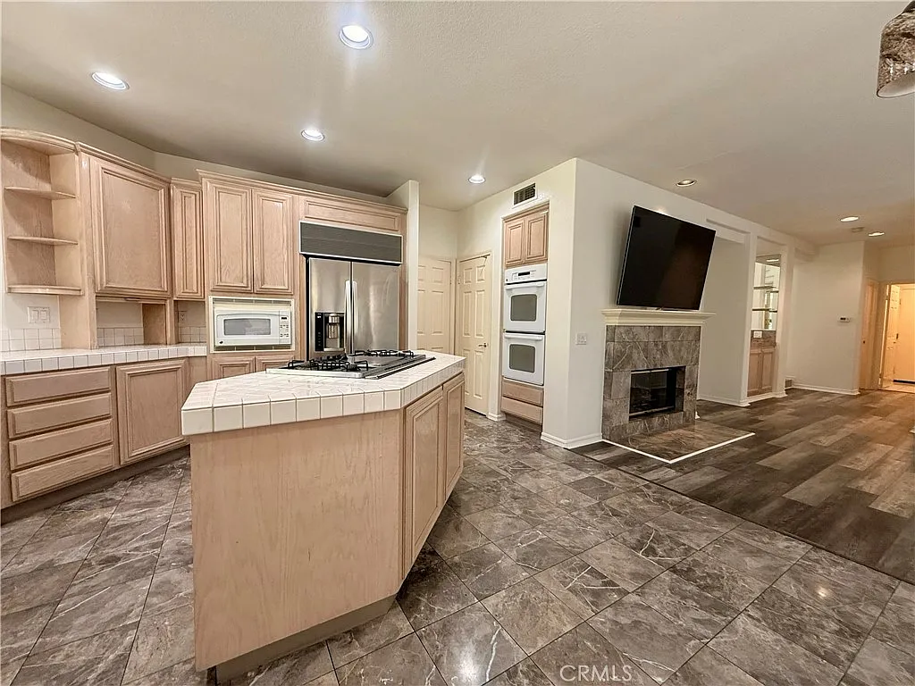 4 bed, 3.5 bath, 2977 sqft, $5,800 — Photo 3