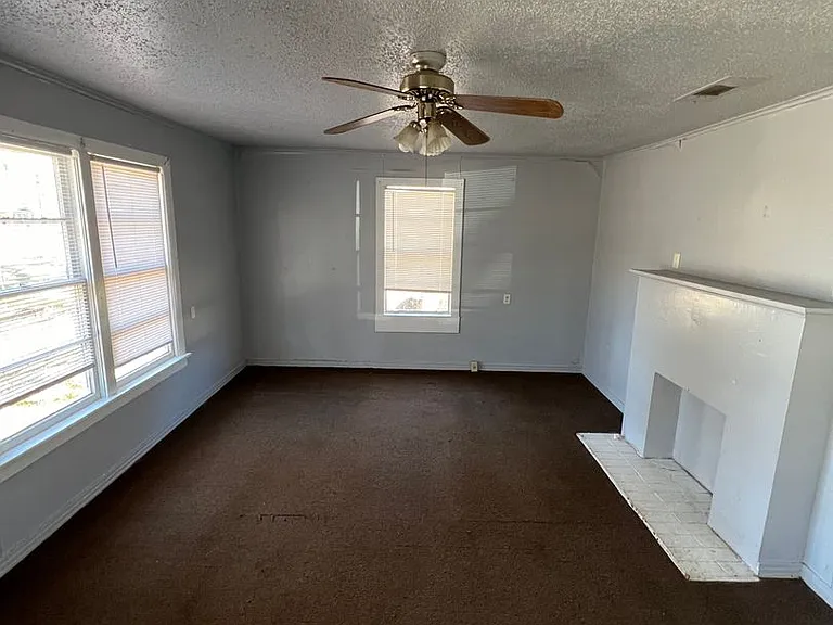 3233 Riviera St — Photo 10