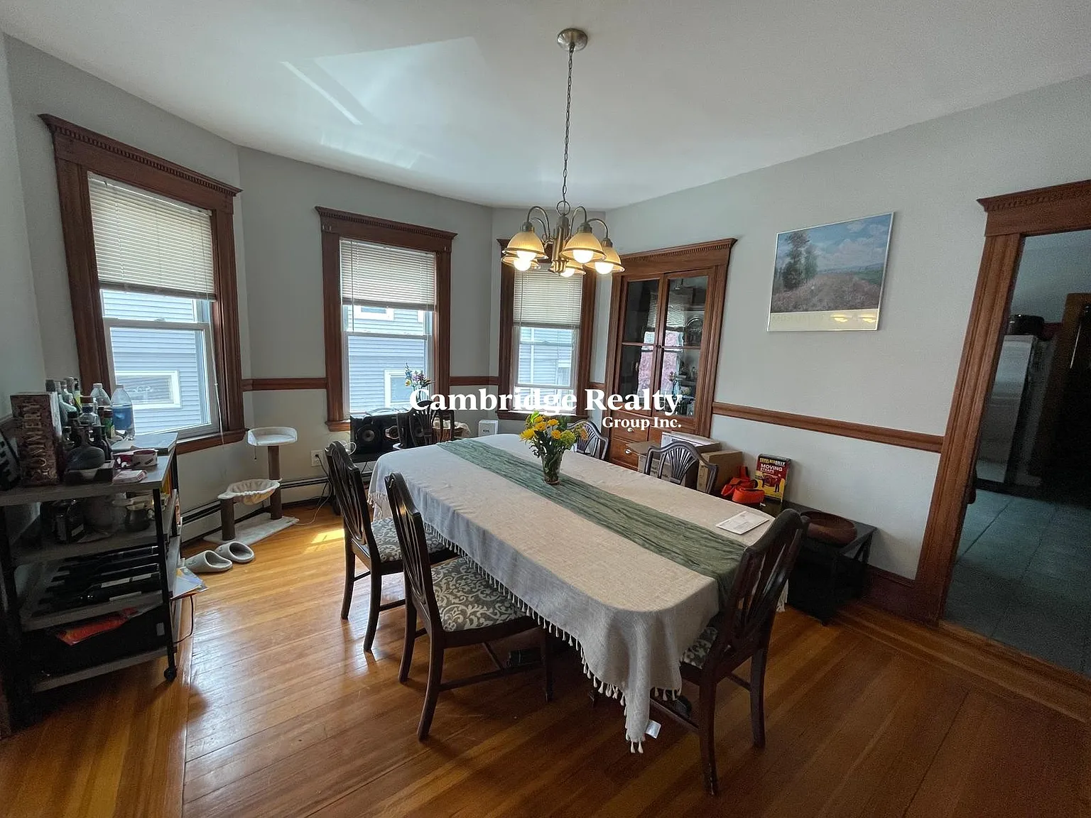3 bed, 1.0 bath, 2035 sqft, $3,800 — Photo 3