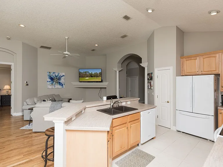 212 Island Green Dr — Photo 9