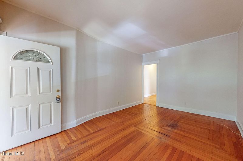 4th image of 101 S Pine Avenue