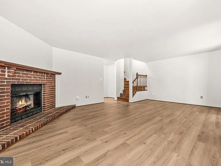 8931 Park Forest Dr — Photo 33