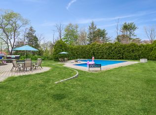 2 Angelica Ct, Hauppauge, NY 11788