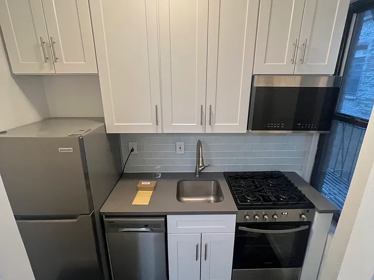 41-07 42nd St #1H — Photo 2
