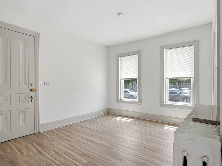 307 Kings Hwy E #1 — Photo 3