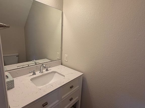 4th image of 369 Knox Ave